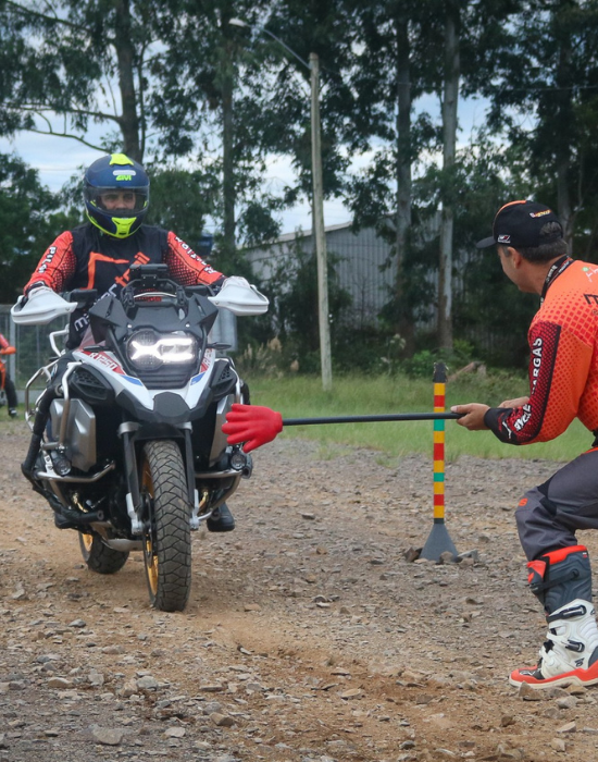 Centro de Treinamento Master Trail • Frenagem de emergência